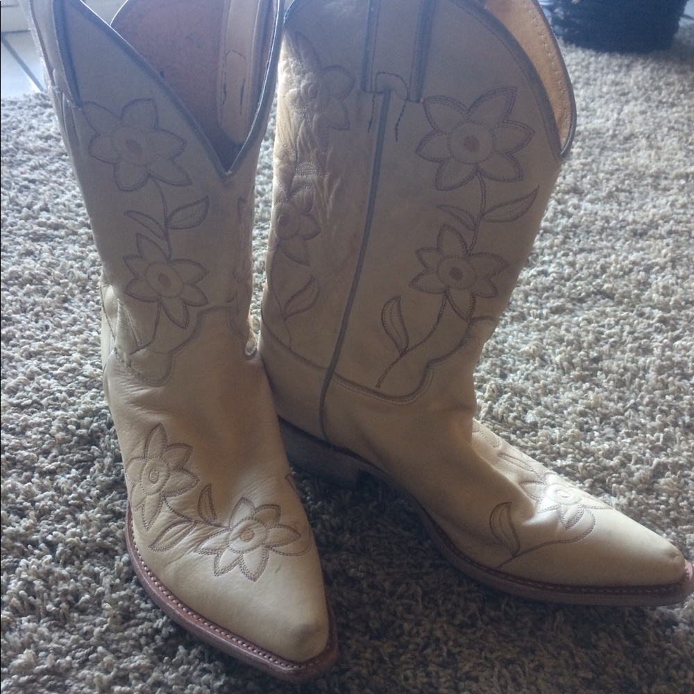 Cute Justin cowboy boots !